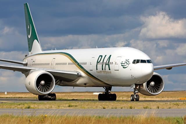 PIA Flight Steward Suspended for Smuggling Mobile Phones from Canada