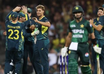 Australia maintained their winning lineup from the previous match.