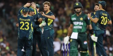 Australia maintained their winning lineup from the previous match.