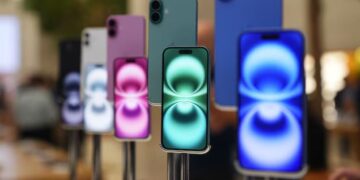 The lawsuit claims that Apple does not permit users to store or back up their phone data with third-party providers