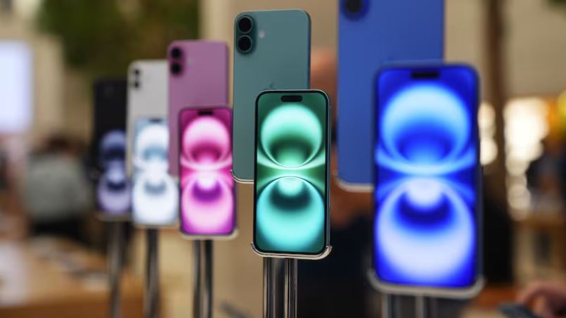 The lawsuit claims that Apple does not permit users to store or back up their phone data with third-party providers