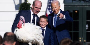 President Joe Biden, John Zimmerman, chairman of the National Turkey Federation, and his son Grant, 9۔