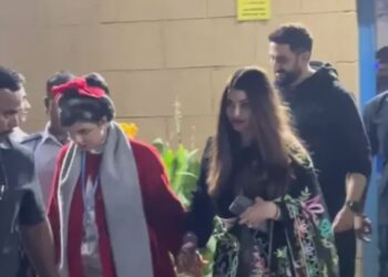 Aishwarya-Abhishek spotted together amid divorce rumours.