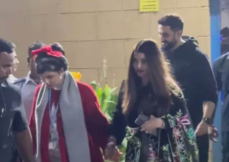 Aishwarya-Abhishek spotted together amid divorce rumours.