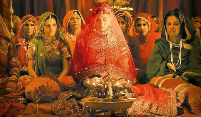 Aishwarya Rai Bachchan in a still from Jodhaa Akbar.