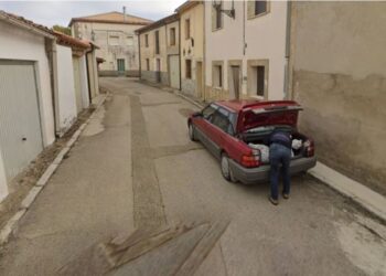 A Google Maps image showing a man leaning over the trunk of a car in Tajueco, Spain.