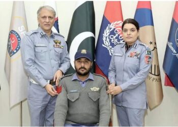 IG Punjab Dr. Usman Anwar (L) and CTO Lahore Ammara Athar (R) pin badge of Chief Traffic Officer Lahore to DIG Athar Waheed (C) in Lahore.