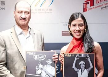Squash legends Nicol David and Jansher Khan.