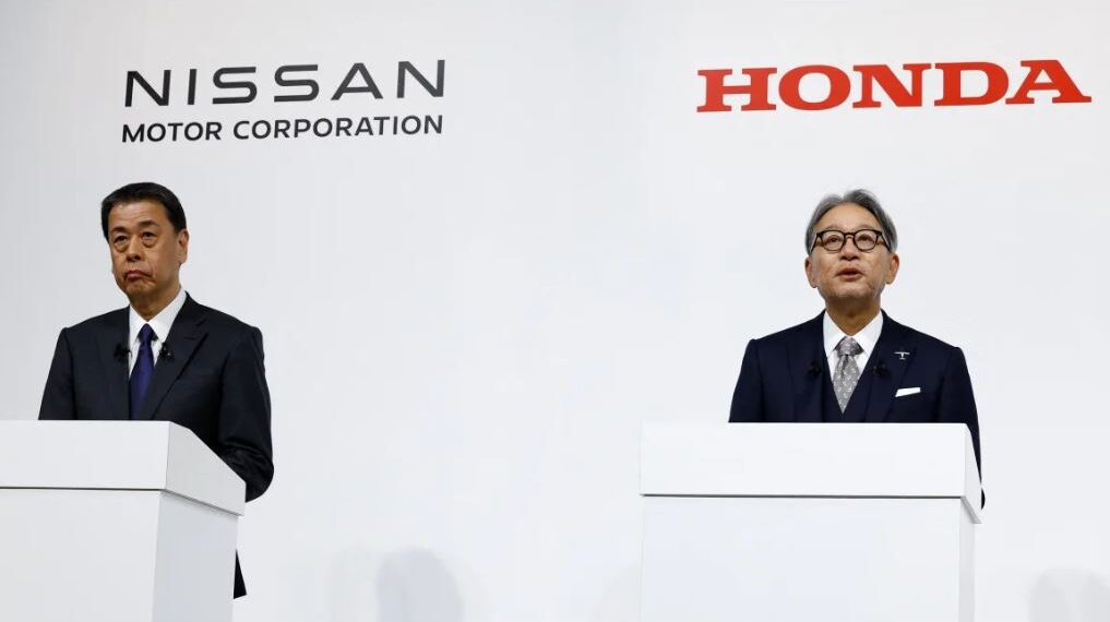 Makoto Uchida, President and CEO of Nissan Motor Corporation and Toshihiro Mibe, President of Honda, hold a joint press conference .