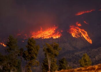 Hughes Fire burns more than 9,400 acres in Castaic Lake area.