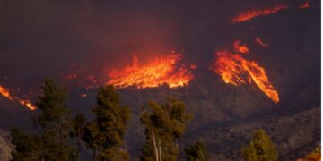 Hughes Fire burns more than 9,400 acres in Castaic Lake area.