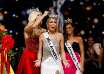 Miss America 2024 Madison Marsh from Colorado crowns Stockard as the new Miss America.
