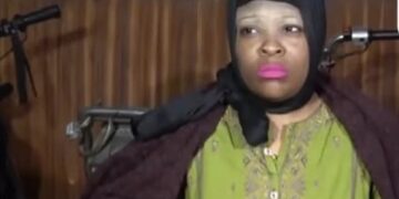 American Woman Stages Sit-In in Karachi After Being Cheated by Local Teen