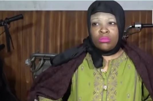 American Woman Stages Sit-In in Karachi After Being Cheated by Local Teen