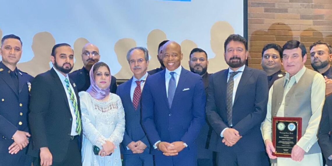 Consul General Attends Pakistan Heritage & Resolution Day at NYPD Headquarters