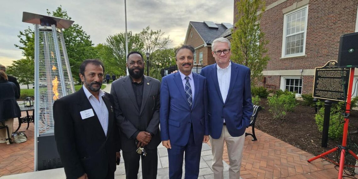 Consul General Tariq Karim Attends Swearing-In of Hinsdale Mayor Greg Hart