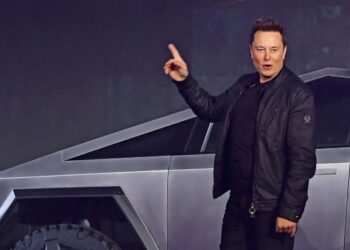 Elon Musk’s Political Ambitions Trigger Tesla Stock Slide and Investor Backlash