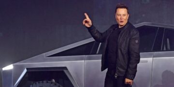 Elon Musk’s Political Ambitions Trigger Tesla Stock Slide and Investor Backlash