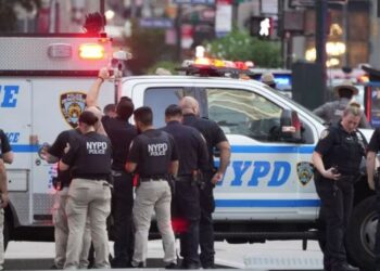 Gunman Kills 4 in Manhattan High-Rise Shooting, Including Police Officer