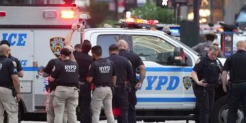 Gunman Kills 4 in Manhattan High-Rise Shooting, Including Police Officer