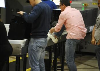 US airports end shoe removal requirement for security screening