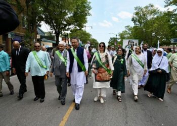 Consul General Tariq Karim Leads Chicago Parade Celebrating Pakistan’s 79th Independence Day
