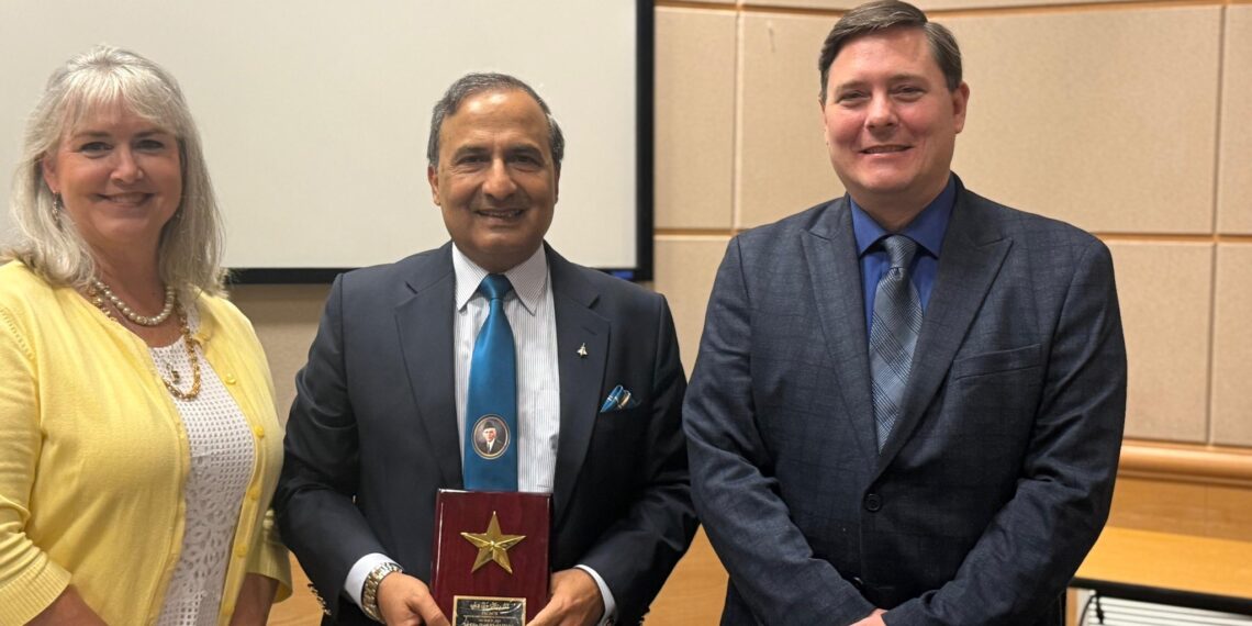 Khalid Chishti Honored in Seattle for Powerful Talk on Leadership