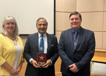 Khalid Chishti Honored in Seattle for Powerful Talk on Leadership