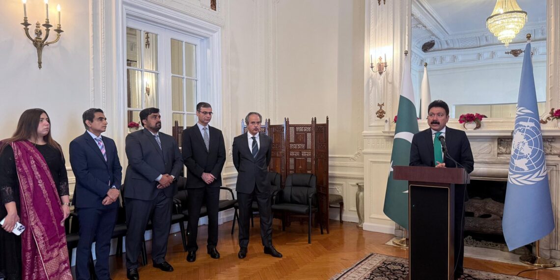 Pakistan Consulate in New York Observes One-Minute Silence to Mark Youm-e-Istehsal