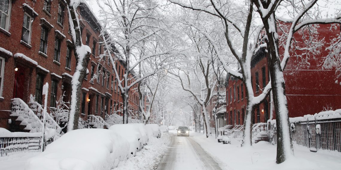 What is the difference between a snowstorm and a blizzard?