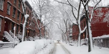 What is the difference between a snowstorm and a blizzard?